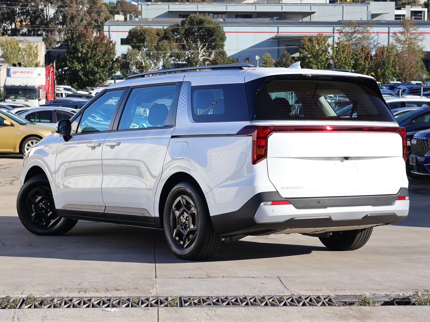 Kia Carnival image 3