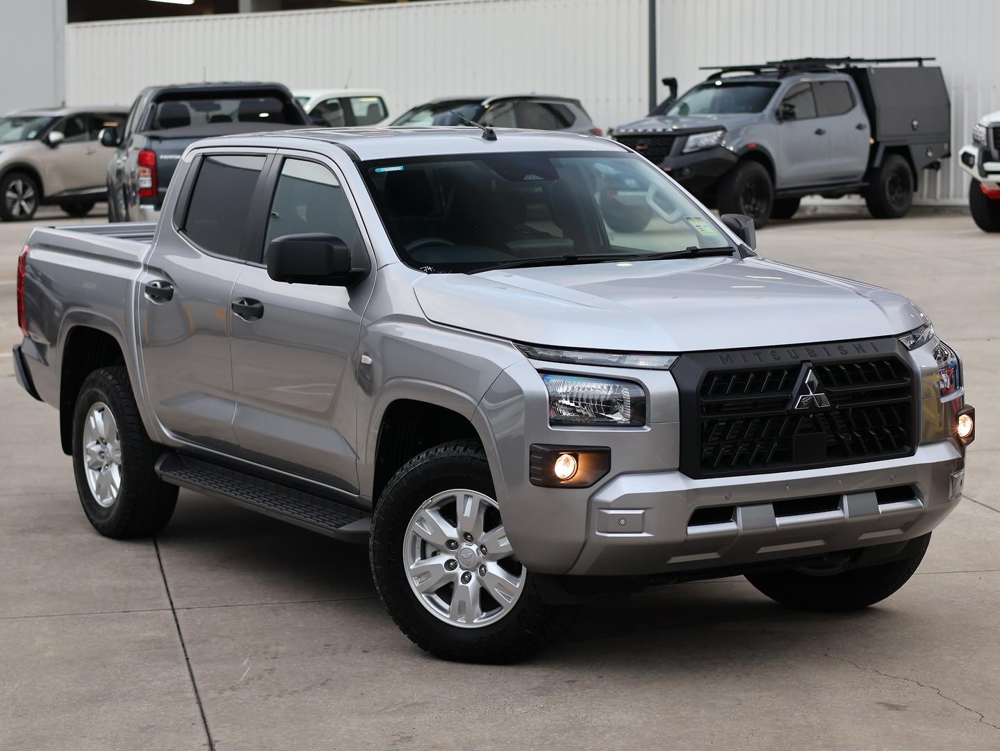 Mitsubishi Triton image 1