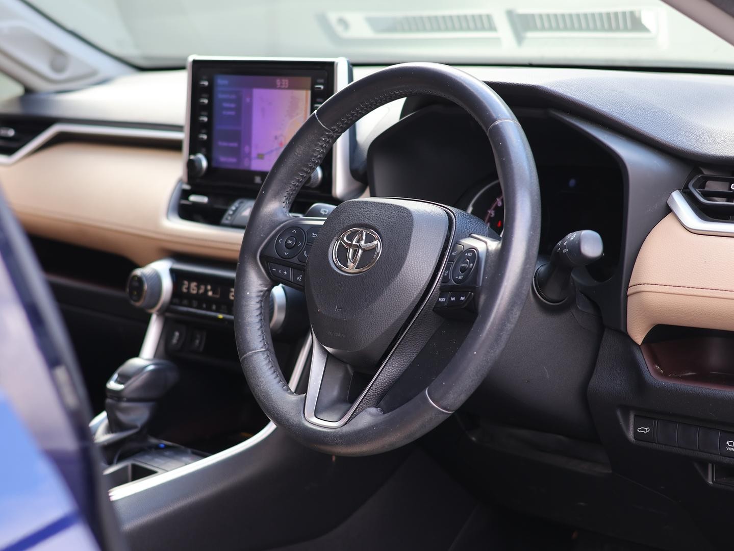 Toyota Rav4 image 2