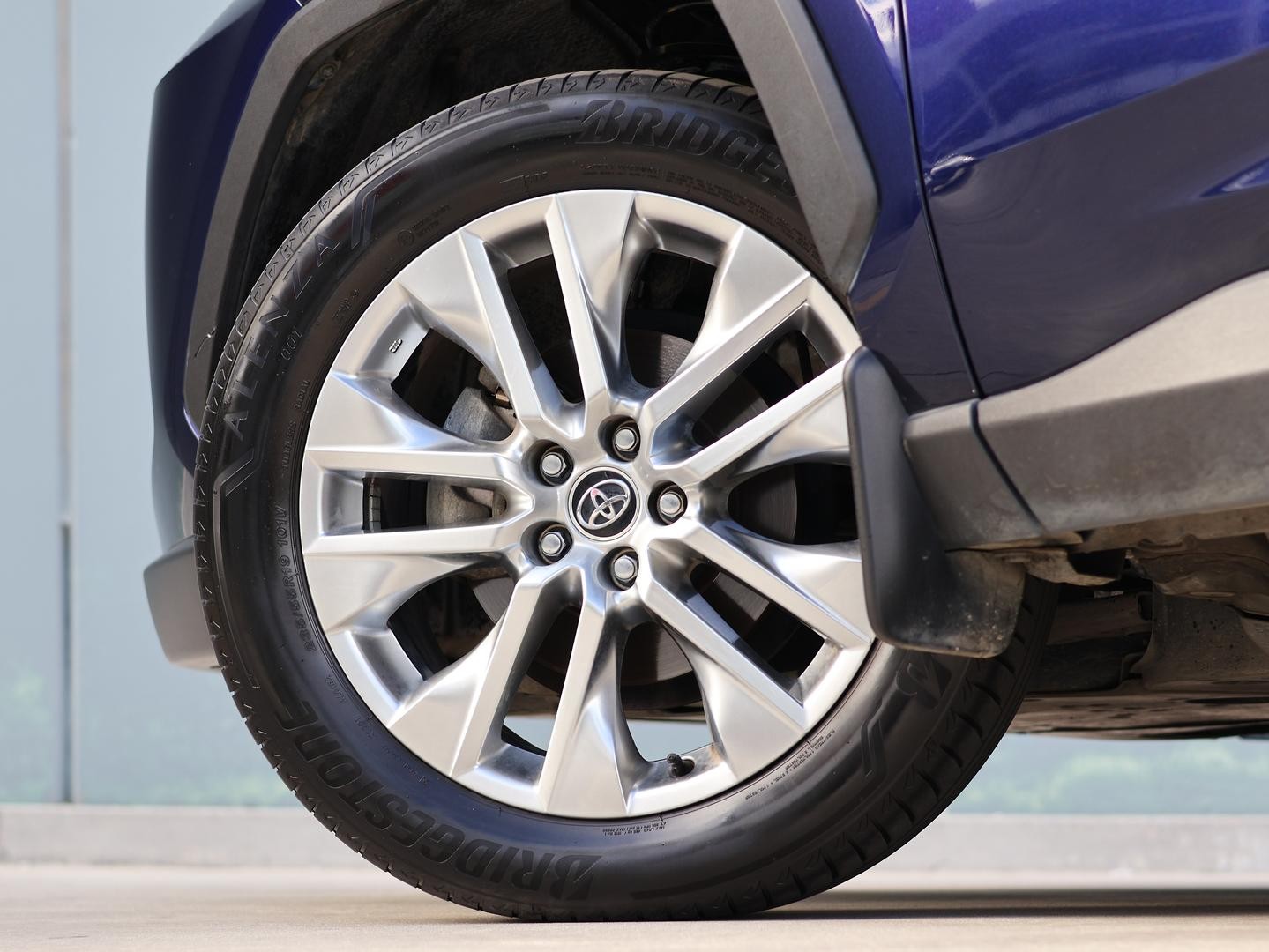 Toyota Rav4 image 4