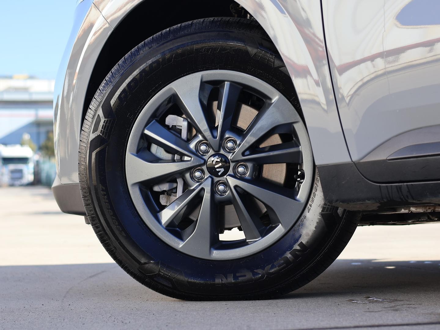 Kia Carnival image 4