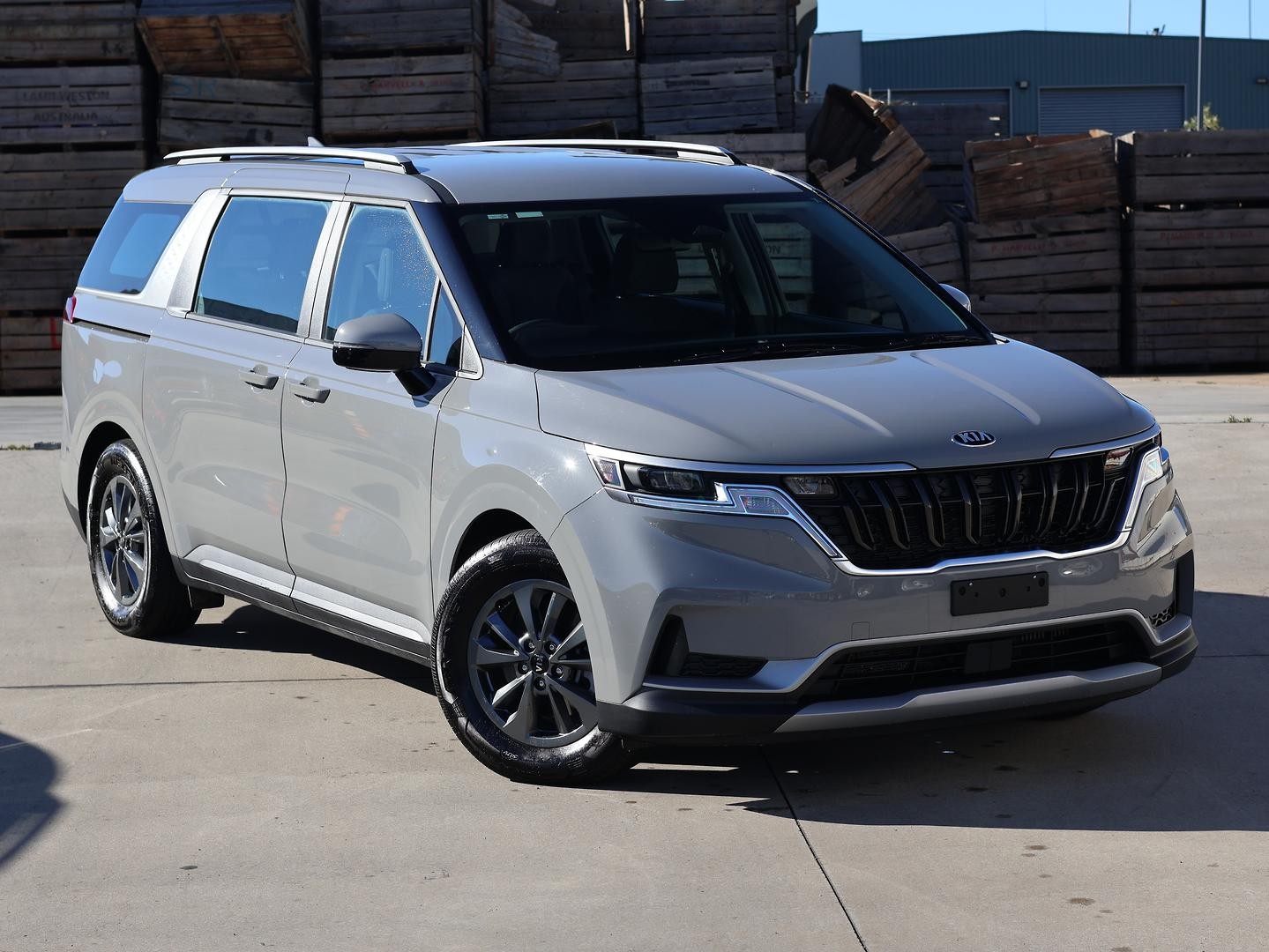 Kia Carnival image 1