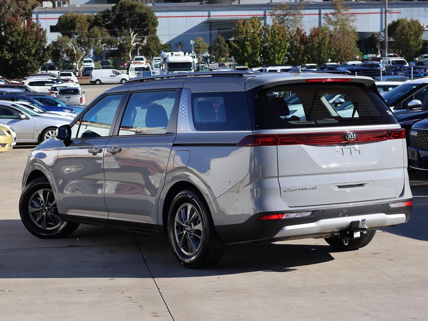 Kia Carnival image 3