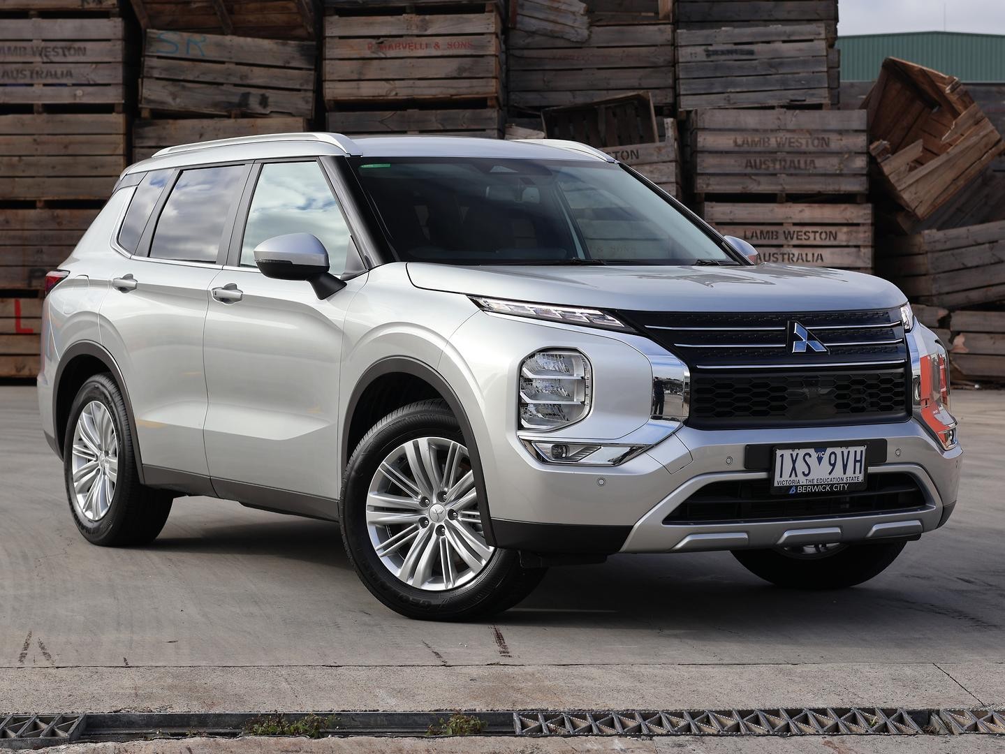 Mitsubishi Outlander image 1