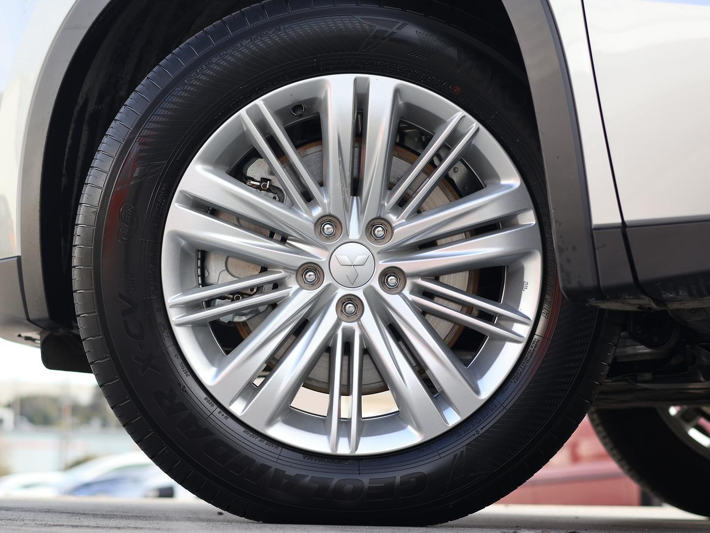 Mitsubishi Outlander image 4