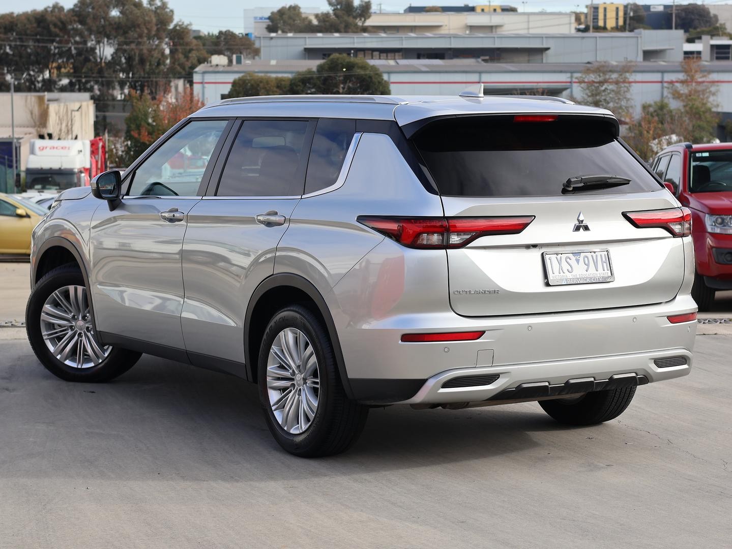 Mitsubishi Outlander image 3