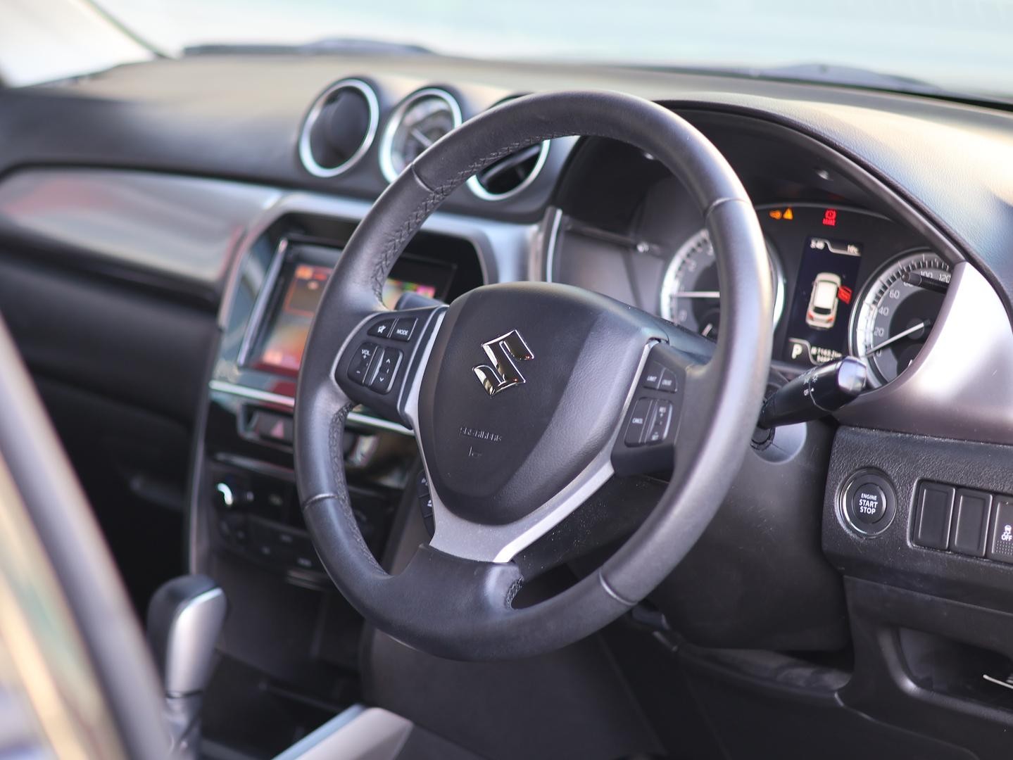 Suzuki Vitara image 2