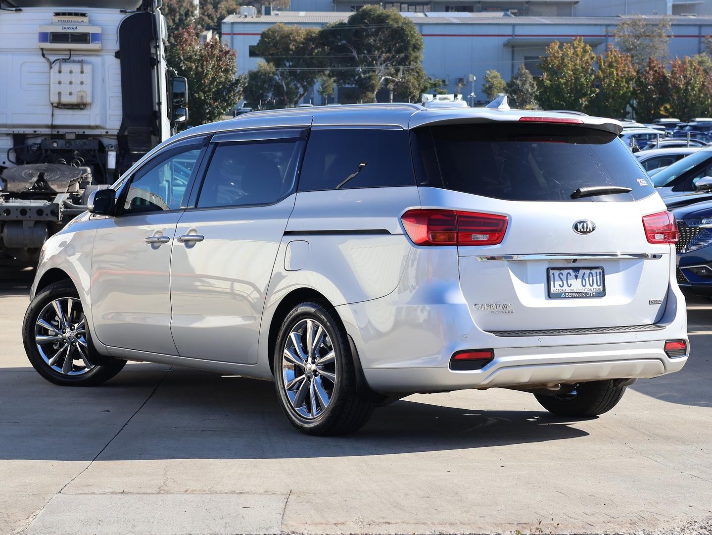 Kia Carnival image 3