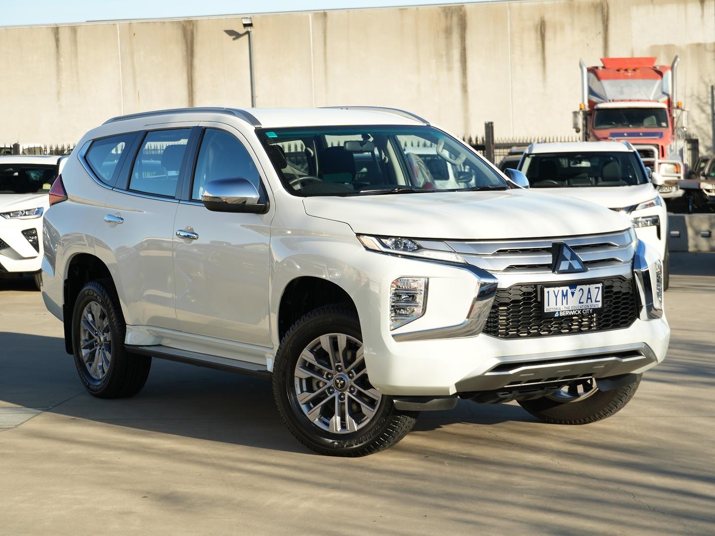 Mitsubishi Pajero Sport image 1