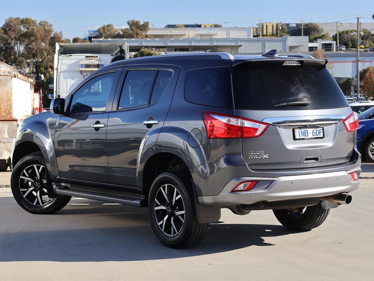 Isuzu Mu-x image 3