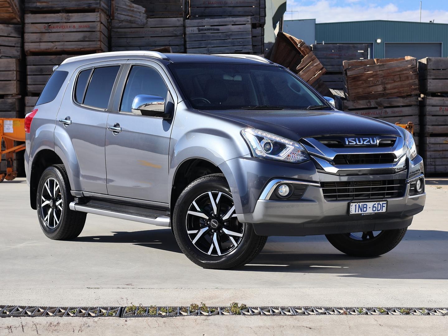 Isuzu Mu-x image 1
