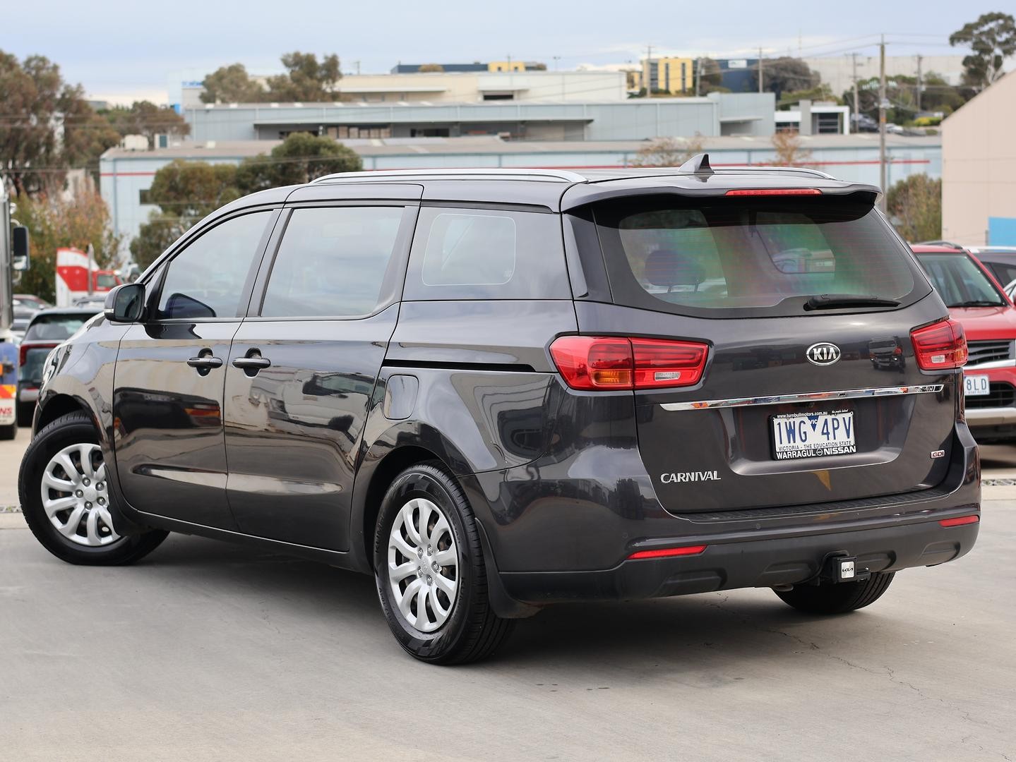 Kia Carnival image 3