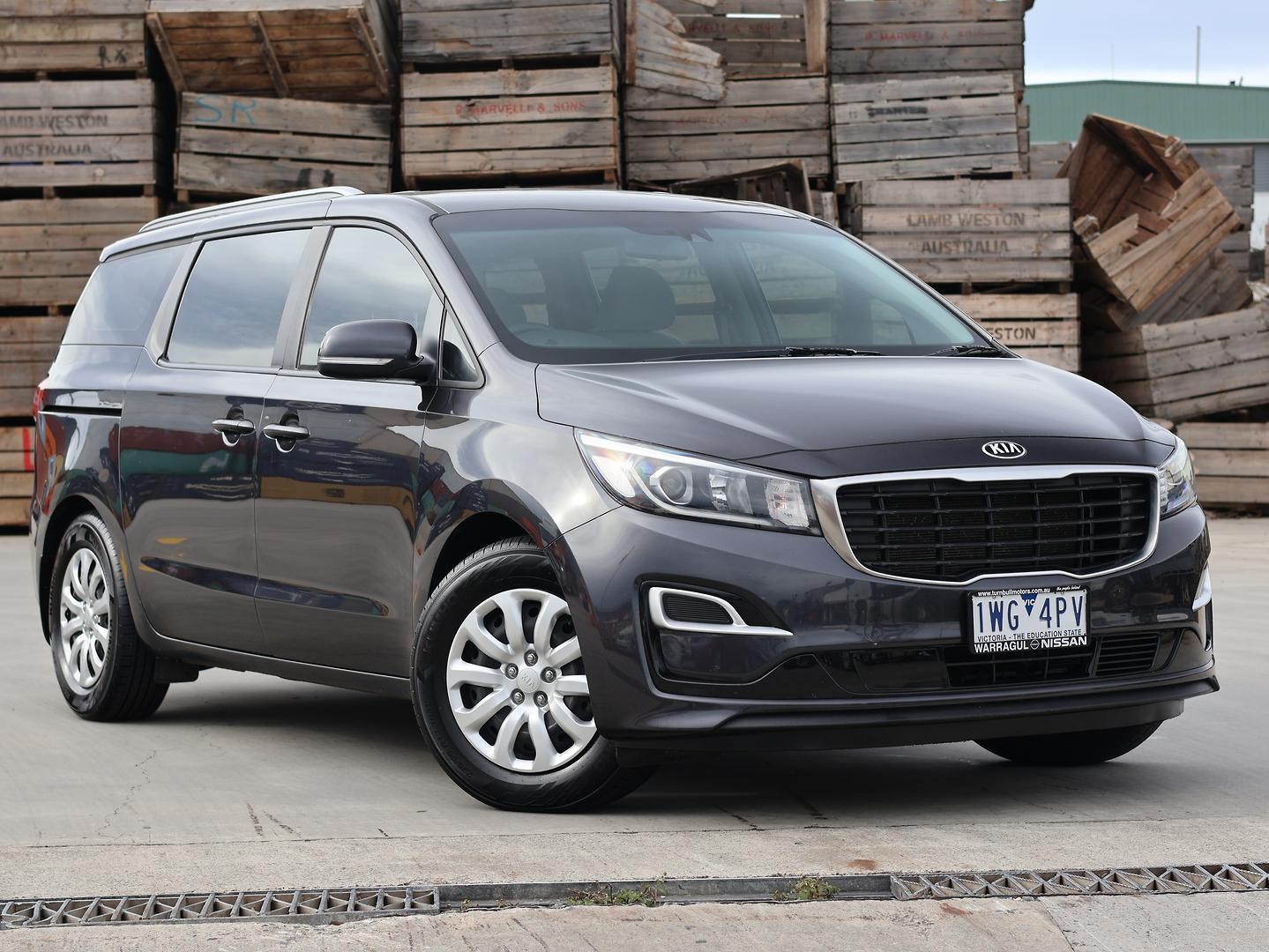 Kia Carnival image 1