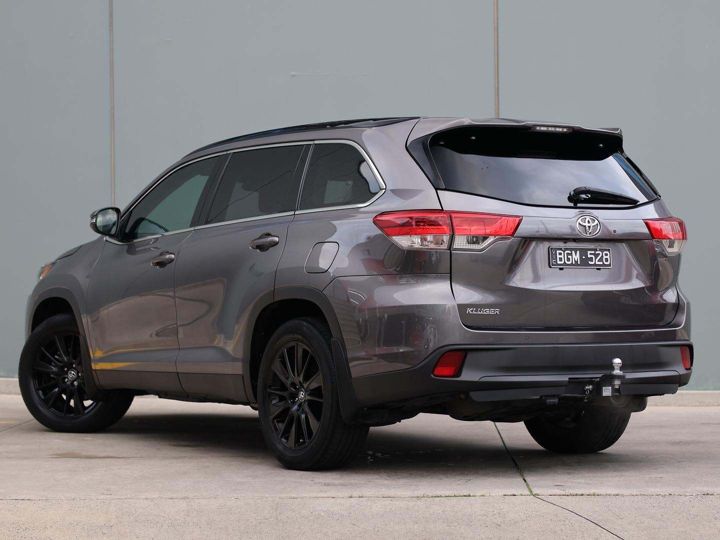 Toyota Kluger image 3