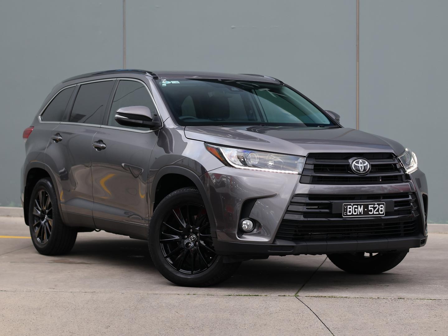 Toyota Kluger image 1