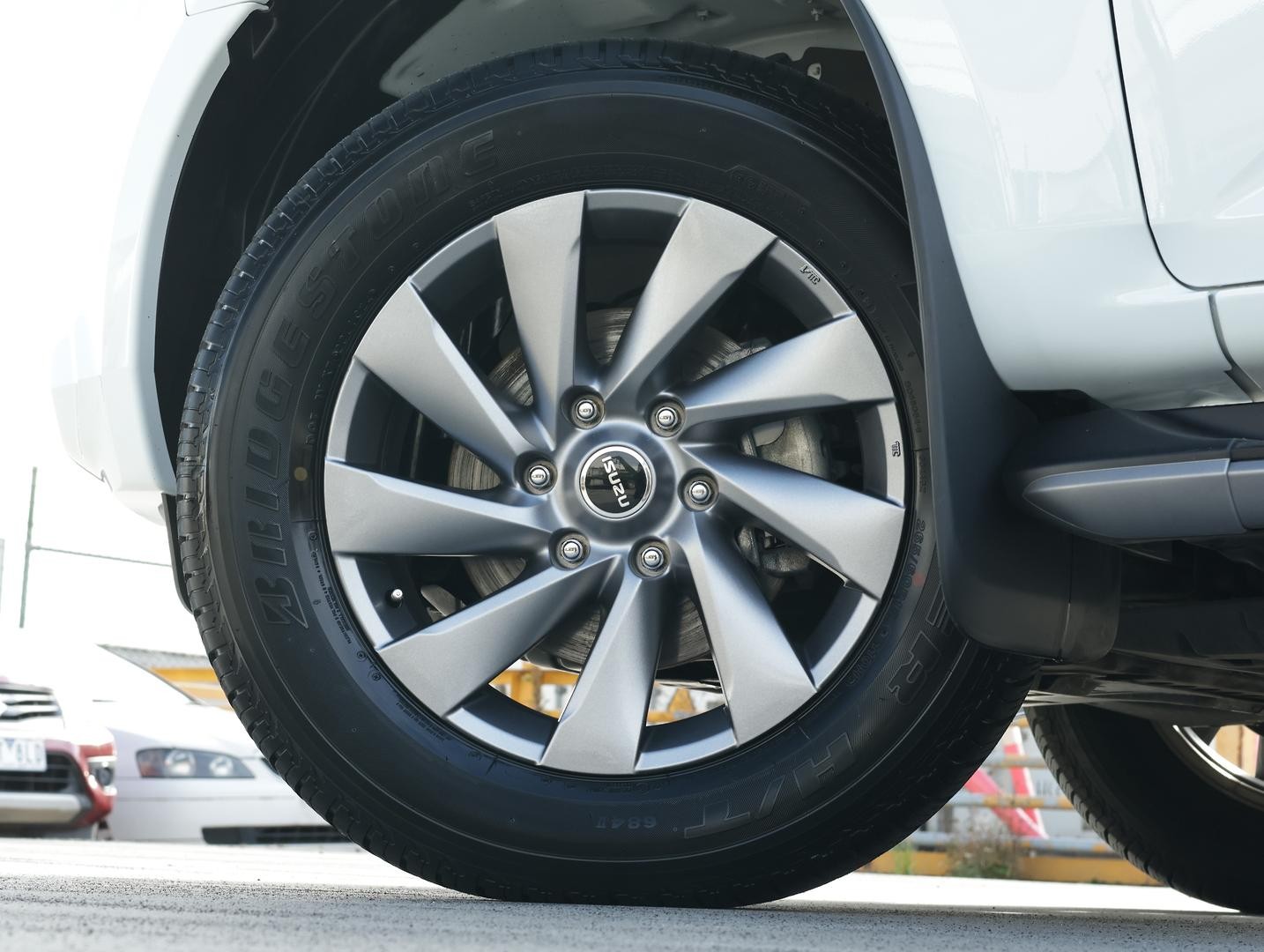 Isuzu Mu-x image 4