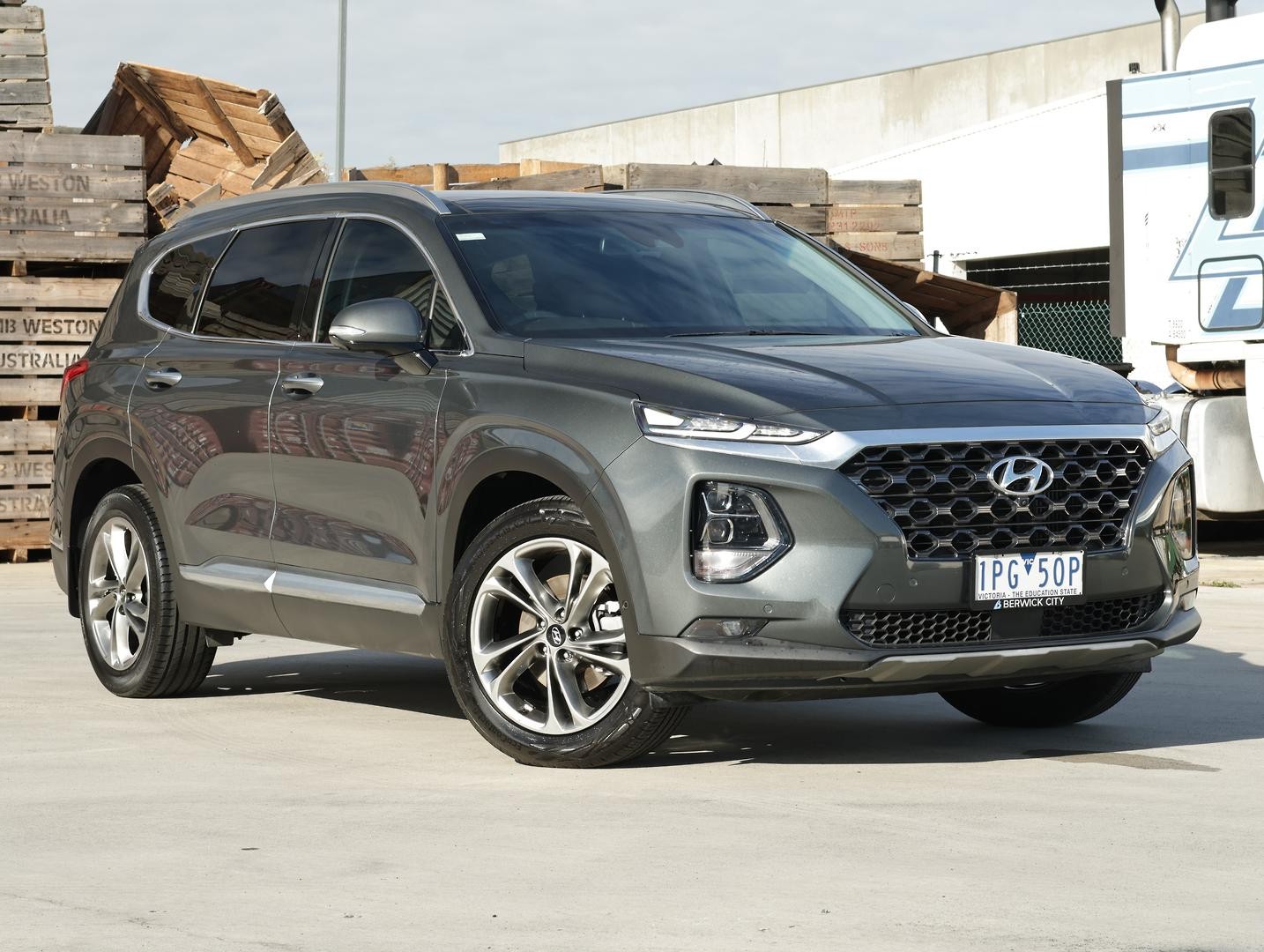 Hyundai Santa Fe image 1