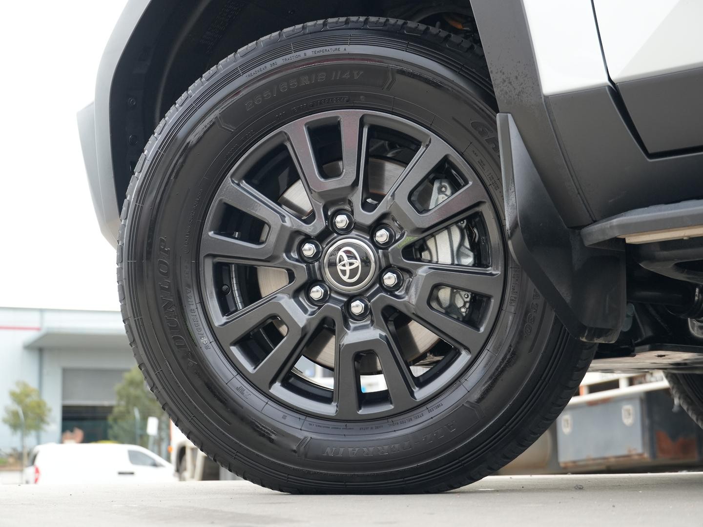 Toyota Landcruiser Prado image 4