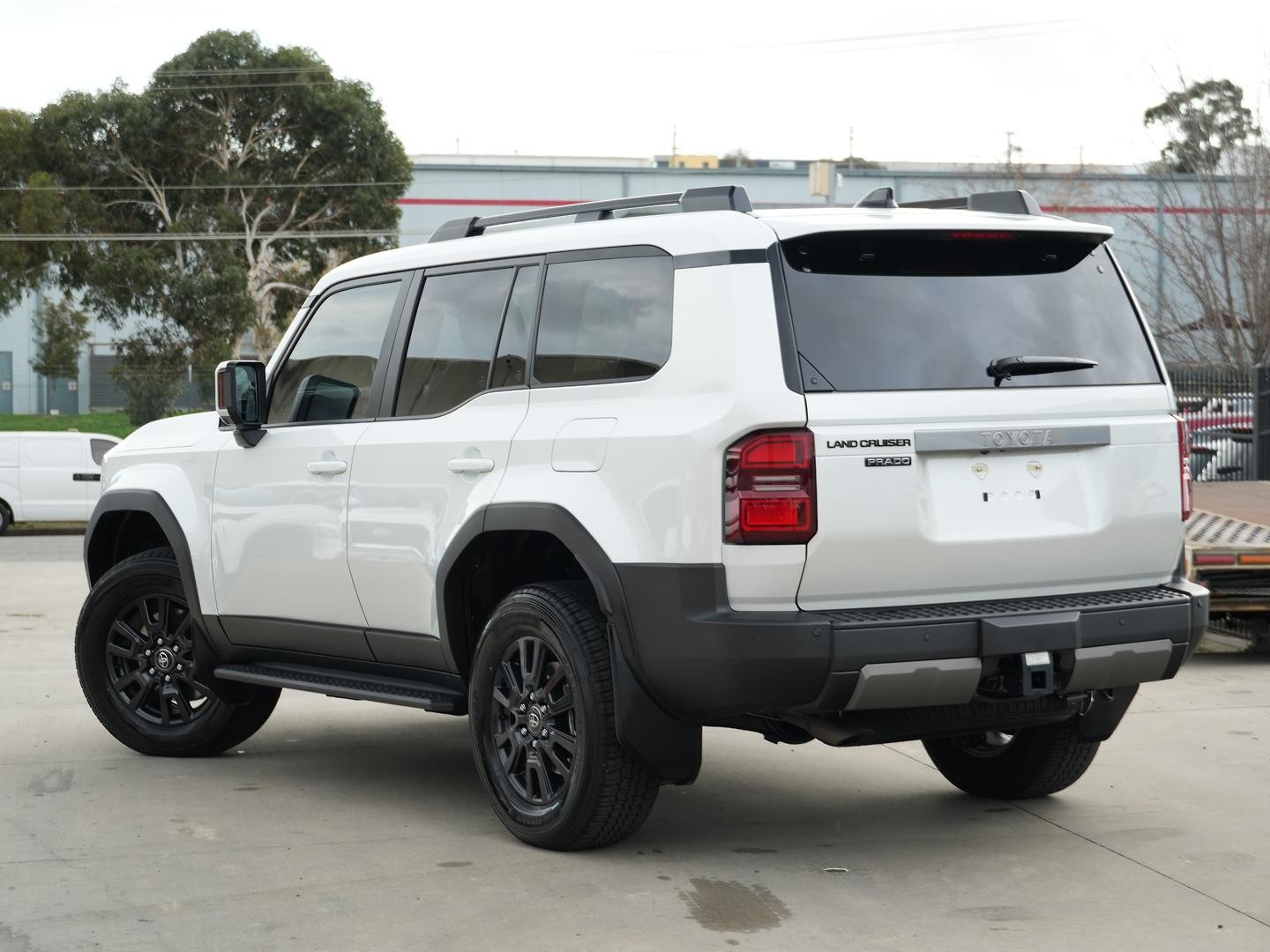 Toyota Landcruiser Prado image 3