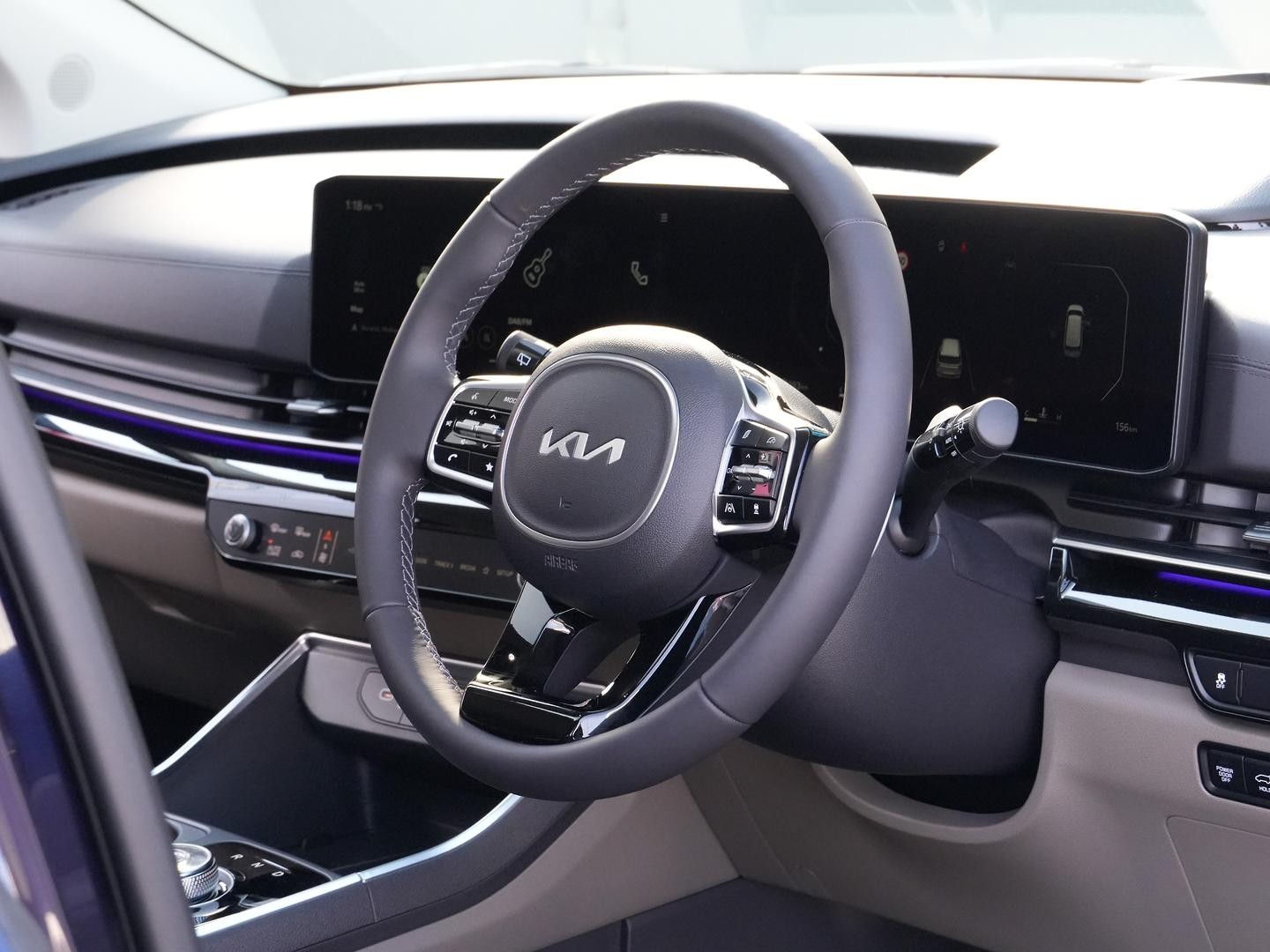 Kia Carnival image 2
