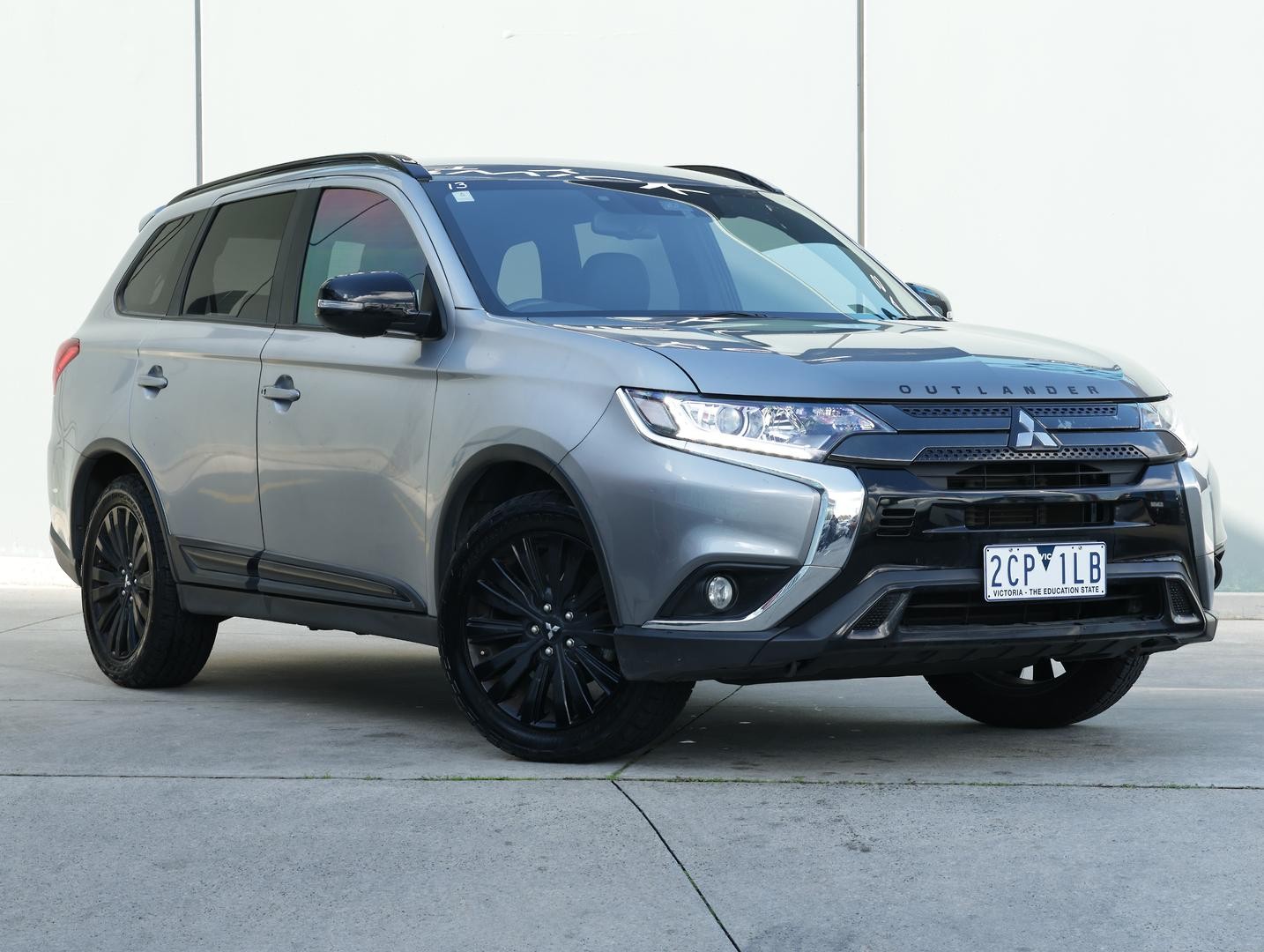 Mitsubishi Outlander image 1