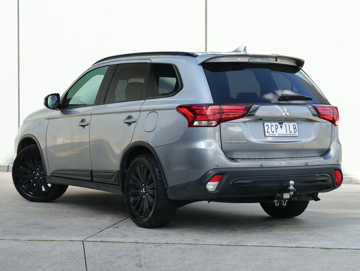 Mitsubishi Outlander image 3