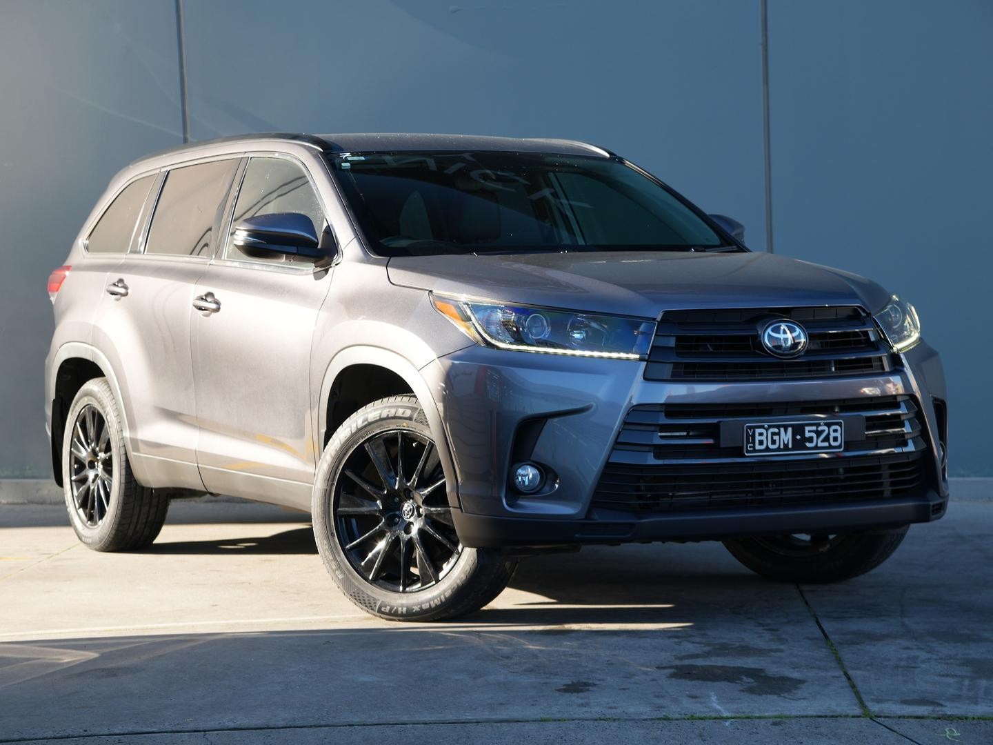 Toyota Kluger image 1
