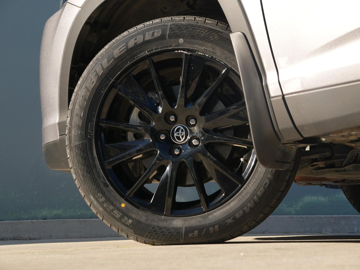 Toyota Kluger image 4