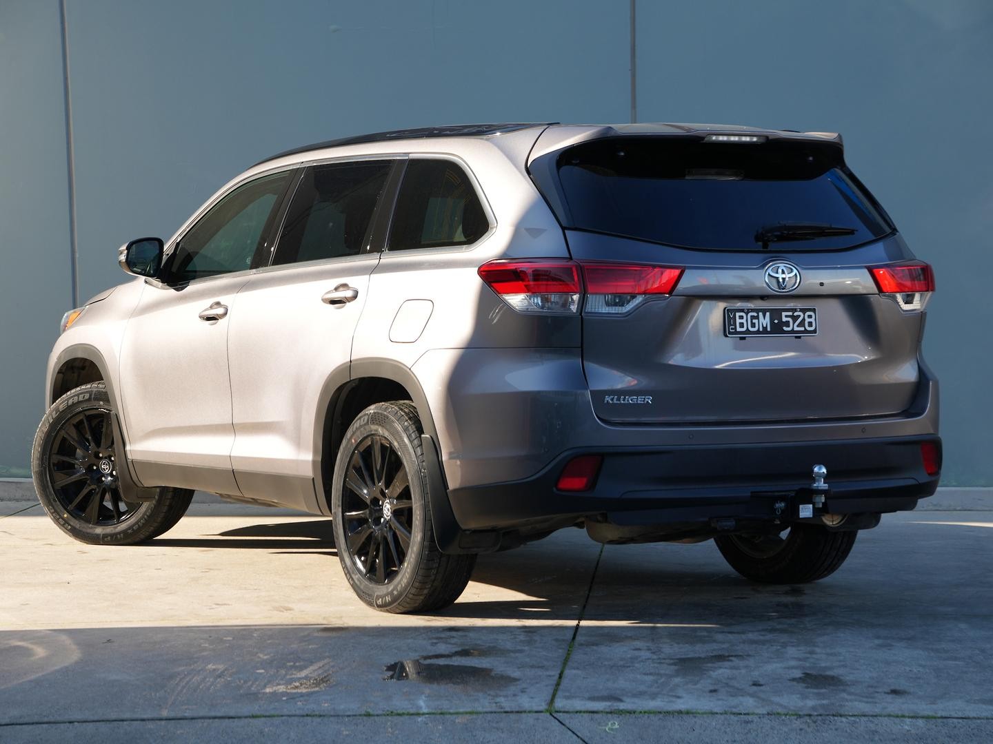 Toyota Kluger image 3