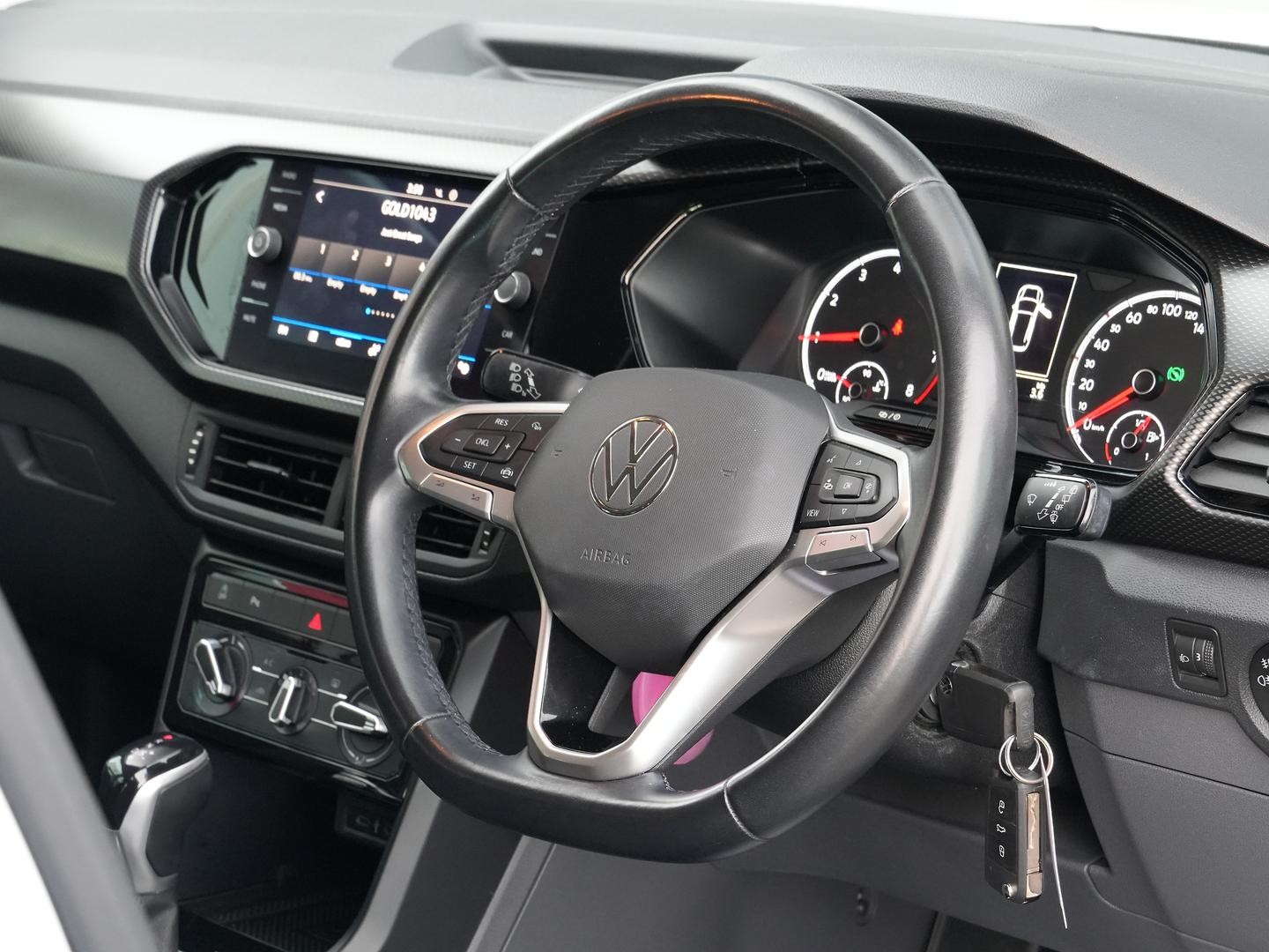 Volkswagen T-cross image 2