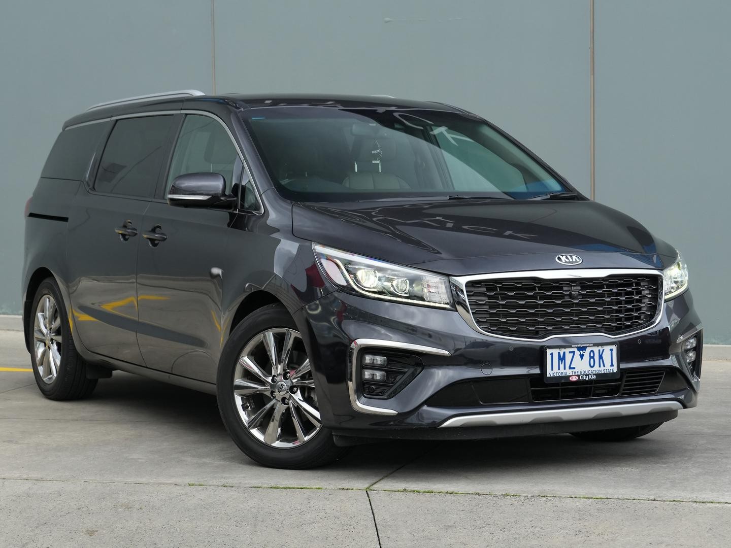 Kia Carnival image 1
