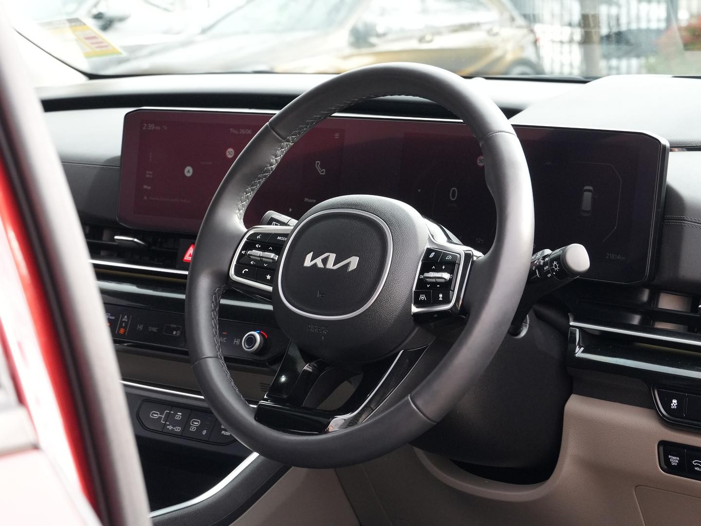 Kia Carnival image 2