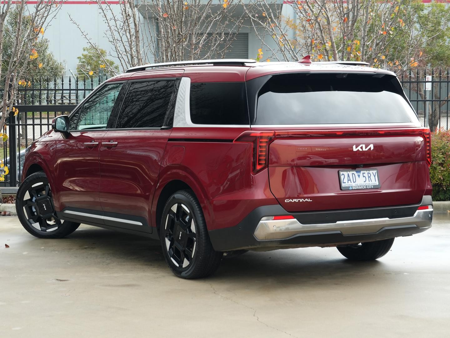 Kia Carnival image 3