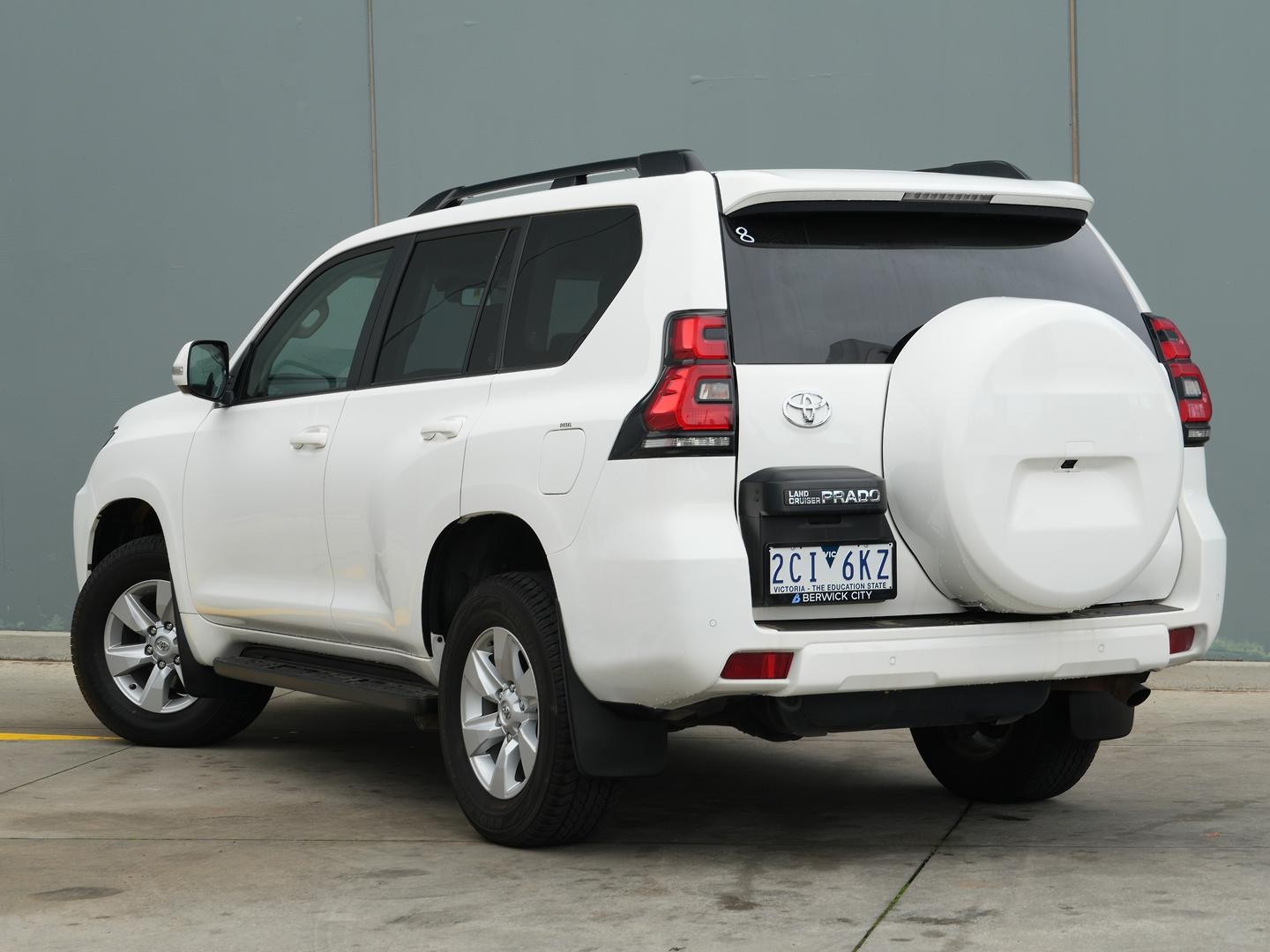 Toyota Landcruiser Prado image 3