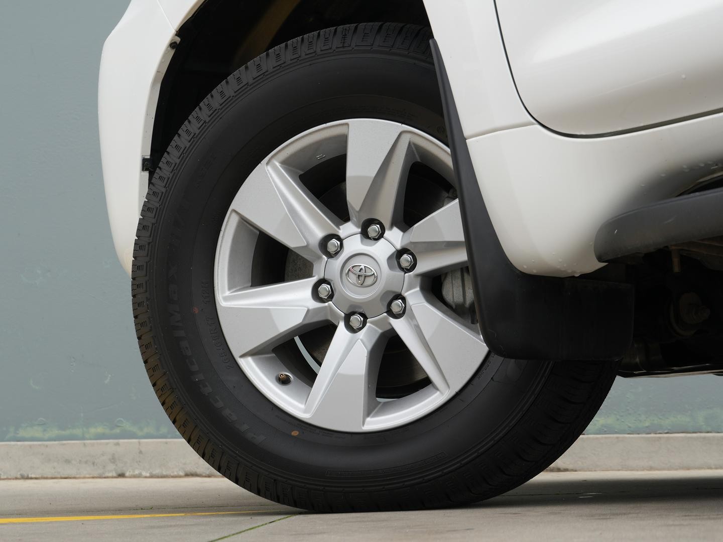 Toyota Landcruiser Prado image 4