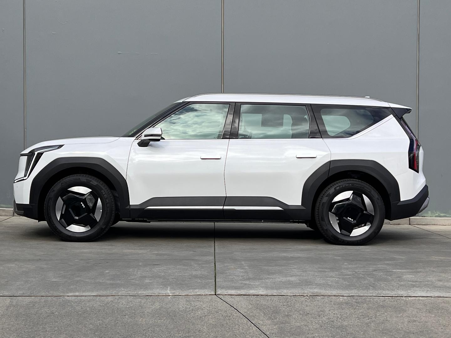 Kia Ev9 image 2