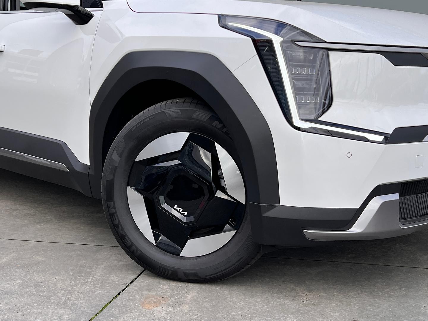 Kia Ev9 image 4