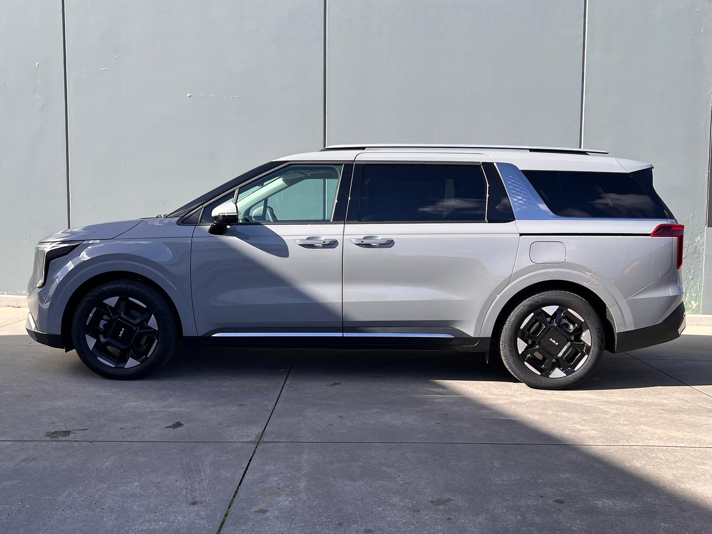 Kia Carnival image 3