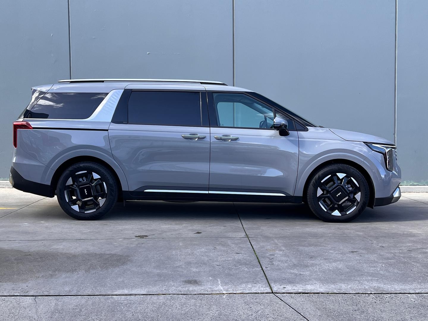 Kia Carnival image 4