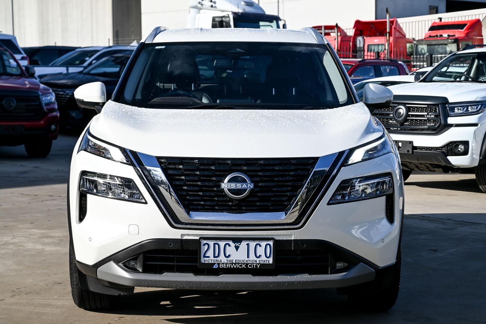 Nissan X-trail image 2