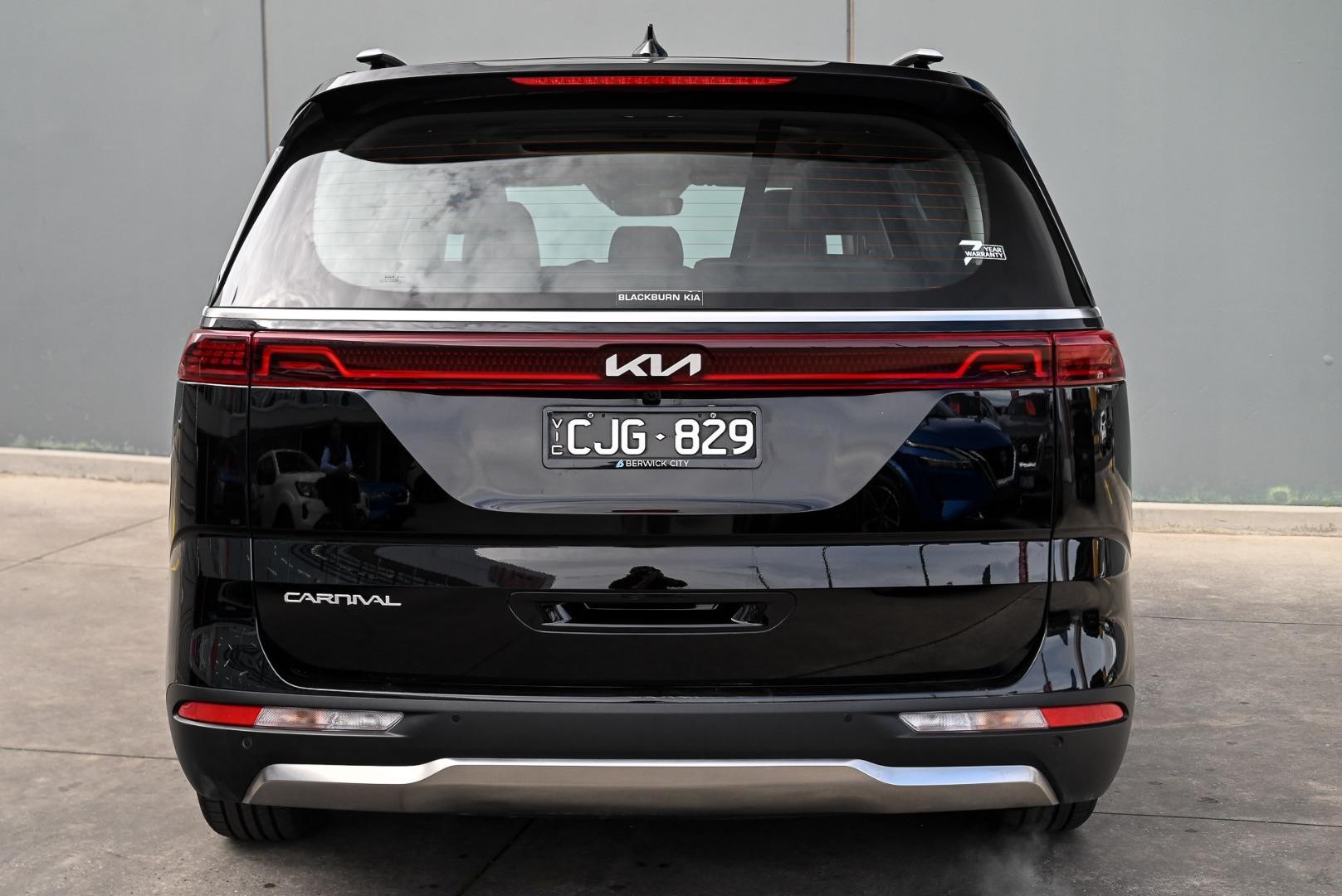 Kia Carnival image 4