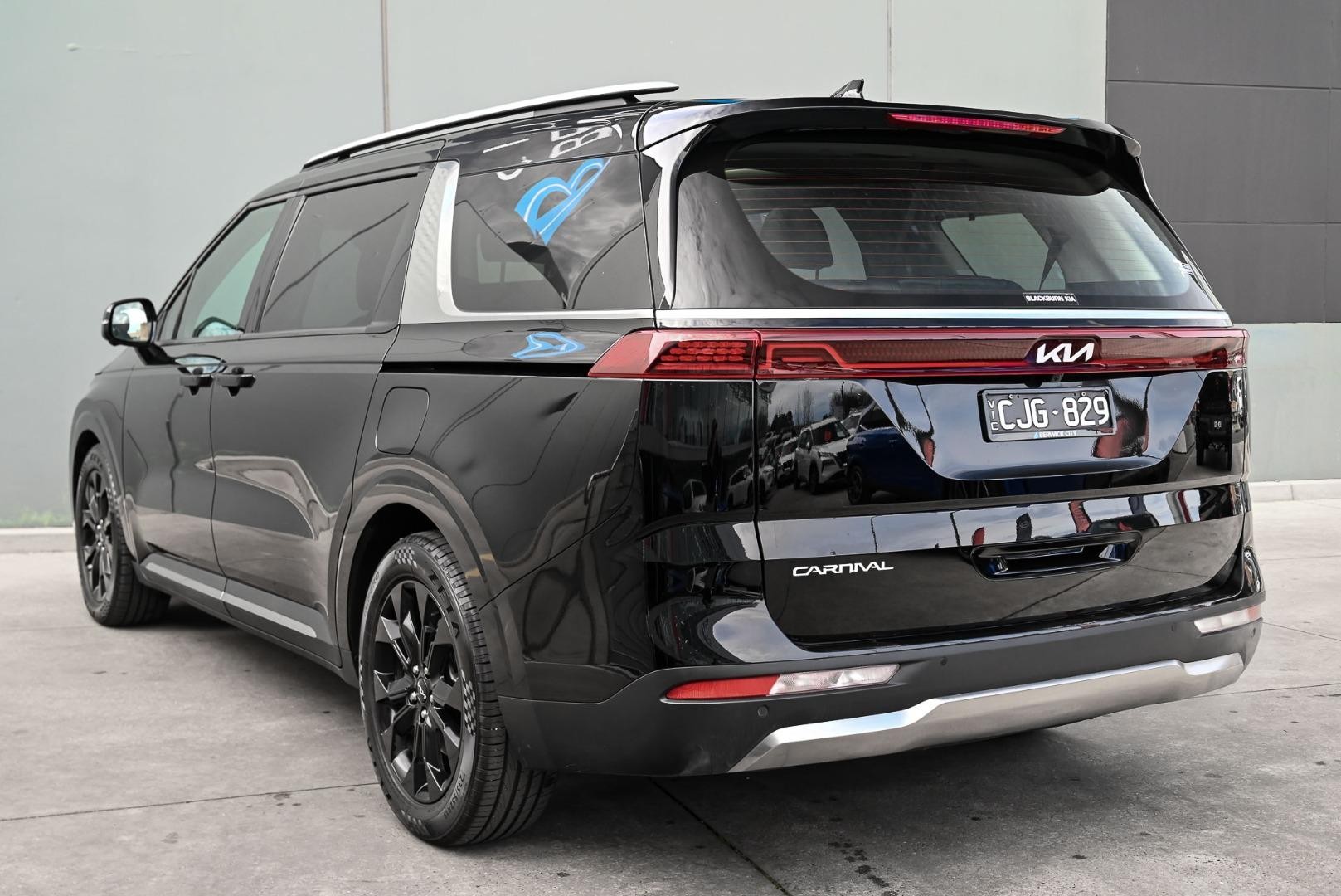 Kia Carnival image 3