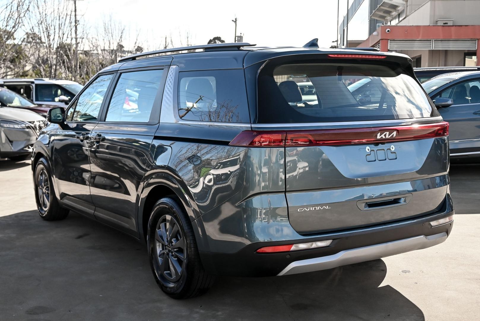 Kia Carnival image 3