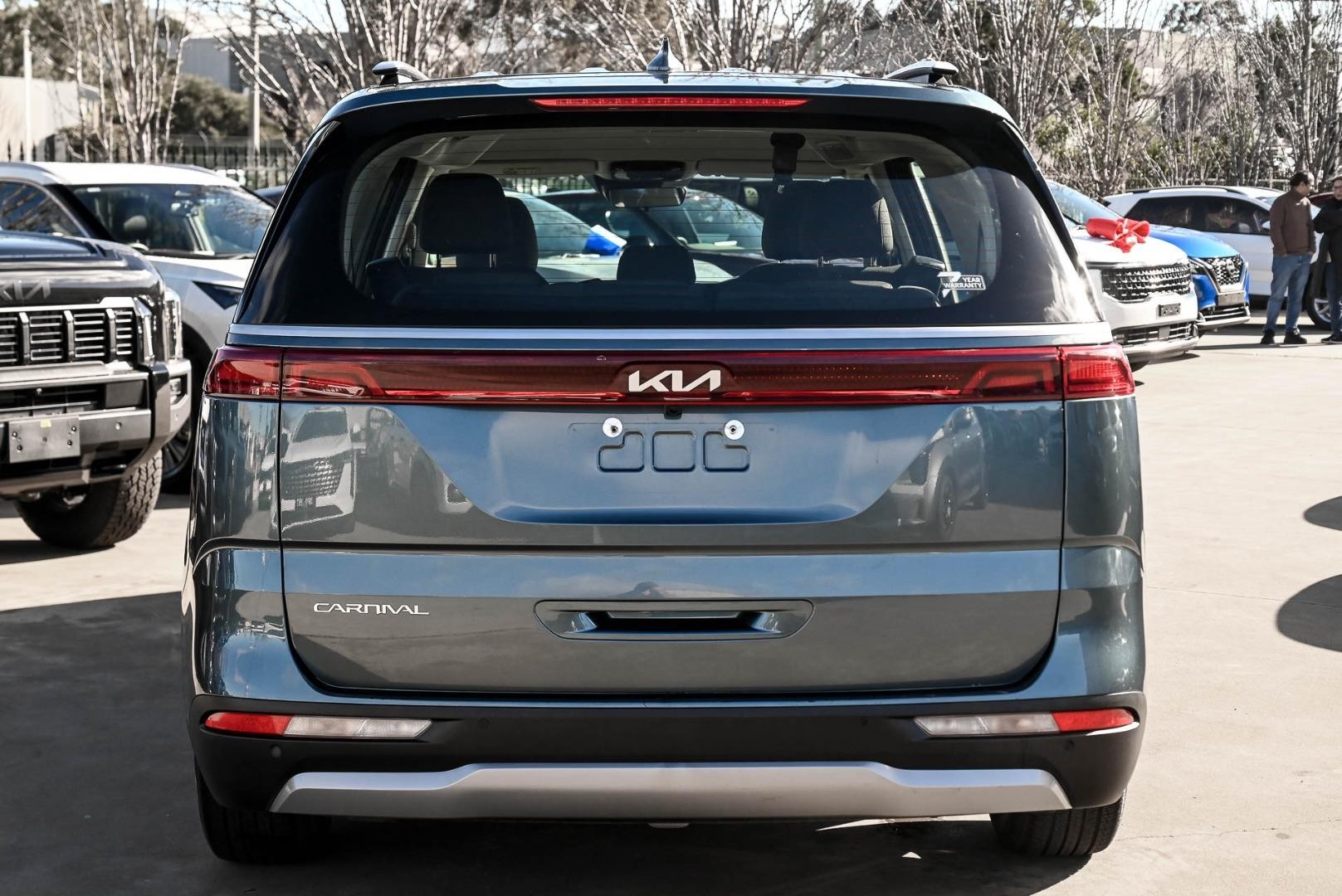 Kia Carnival image 4