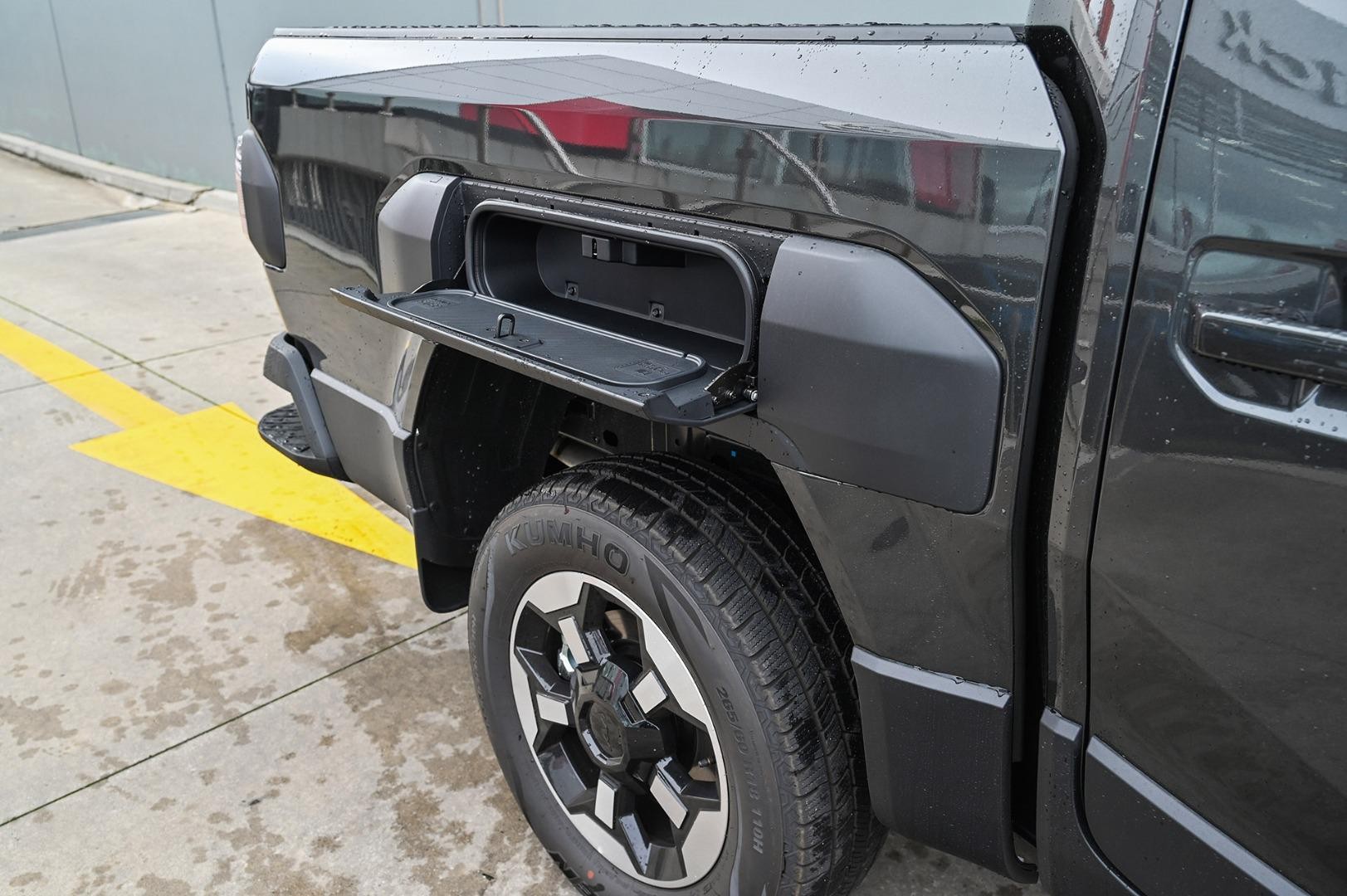 Kia Tasman image 4