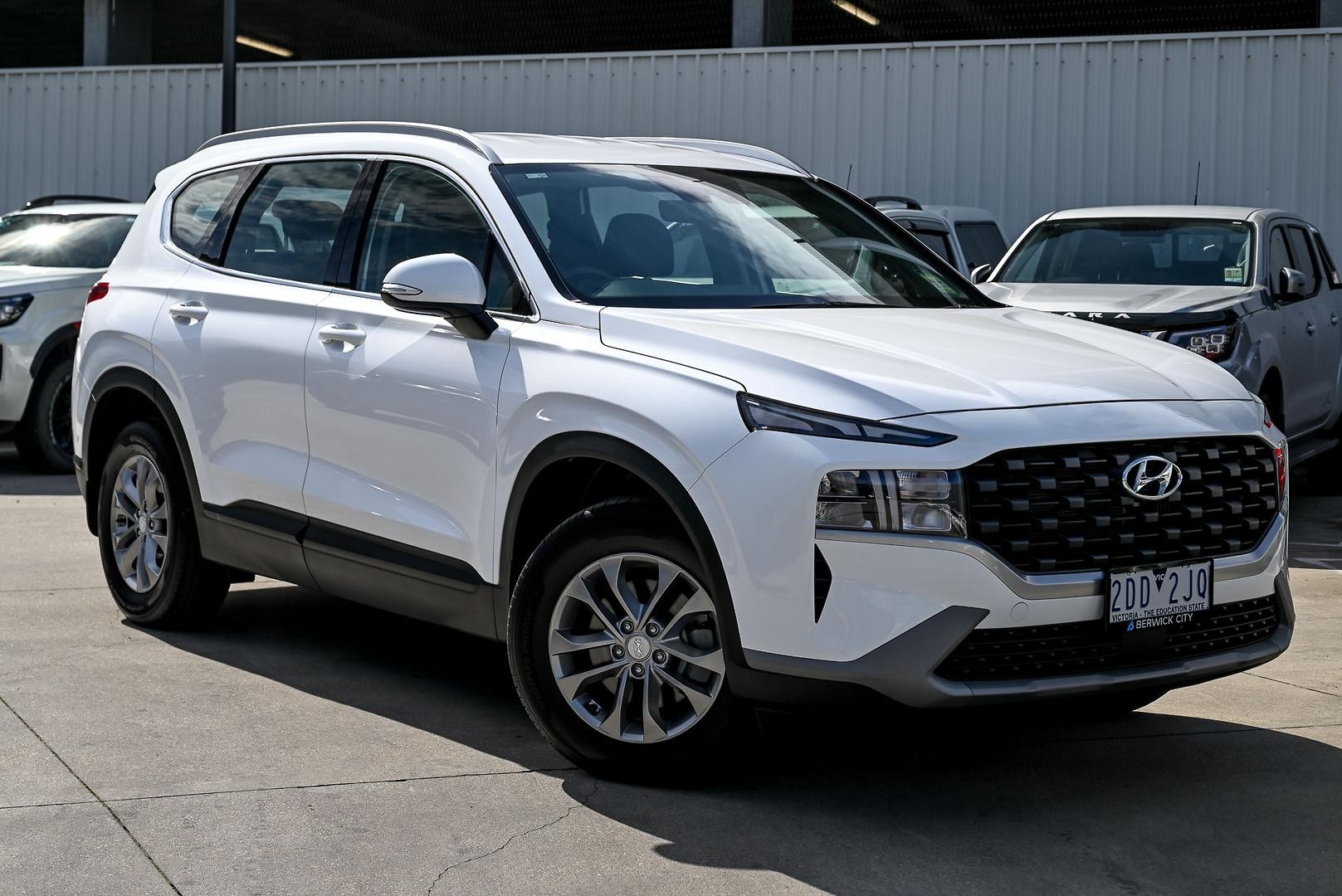 Hyundai Santa Fe image 1