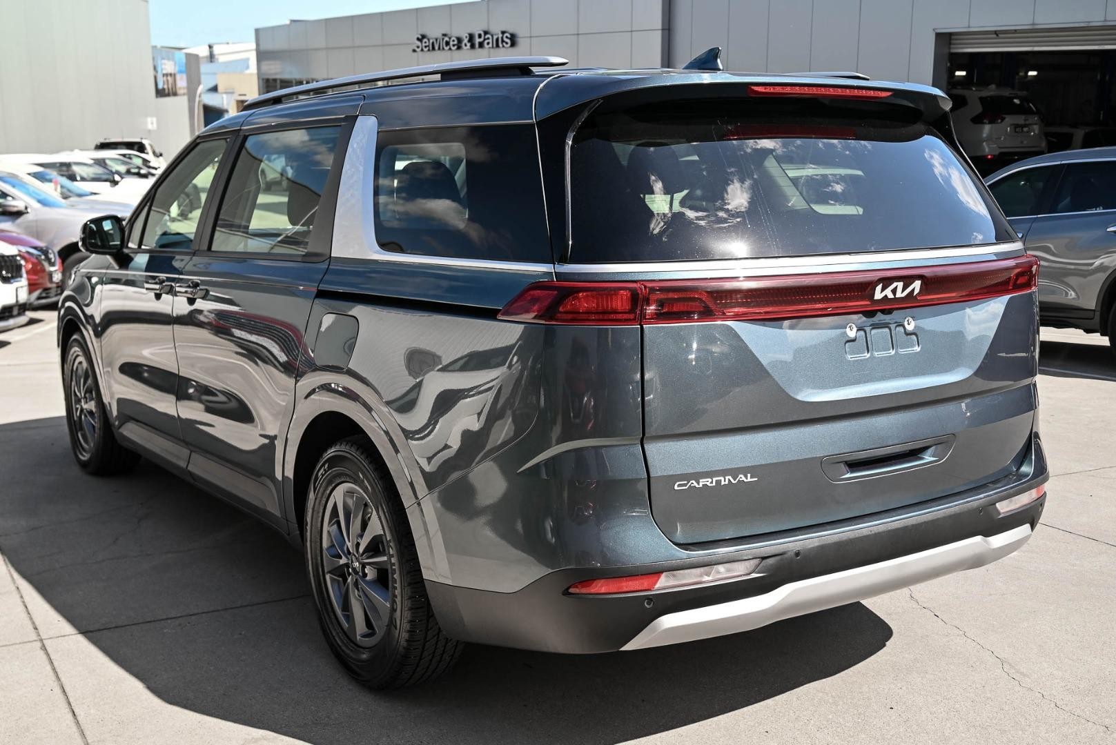 Kia Carnival image 3