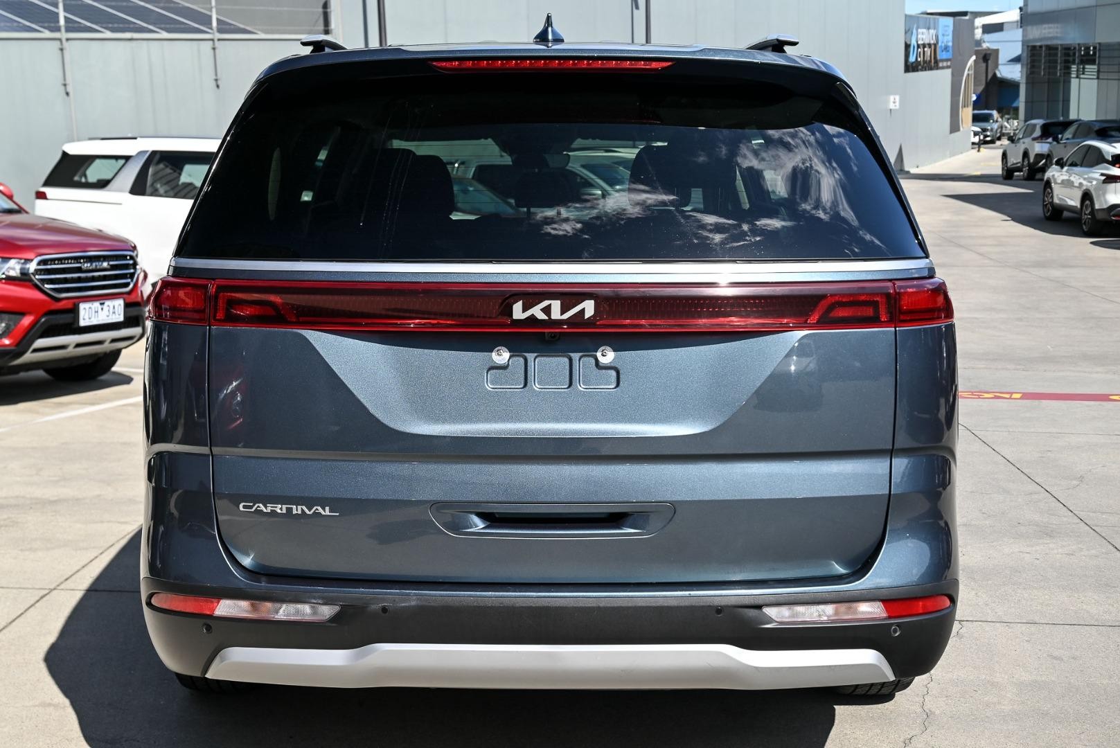 Kia Carnival image 4