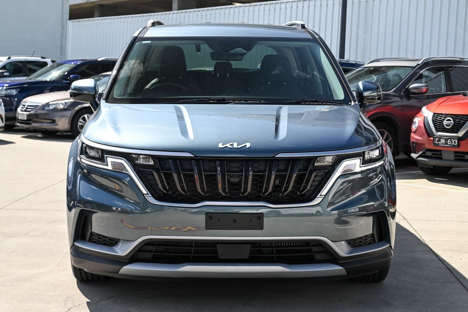 Kia Carnival image 2