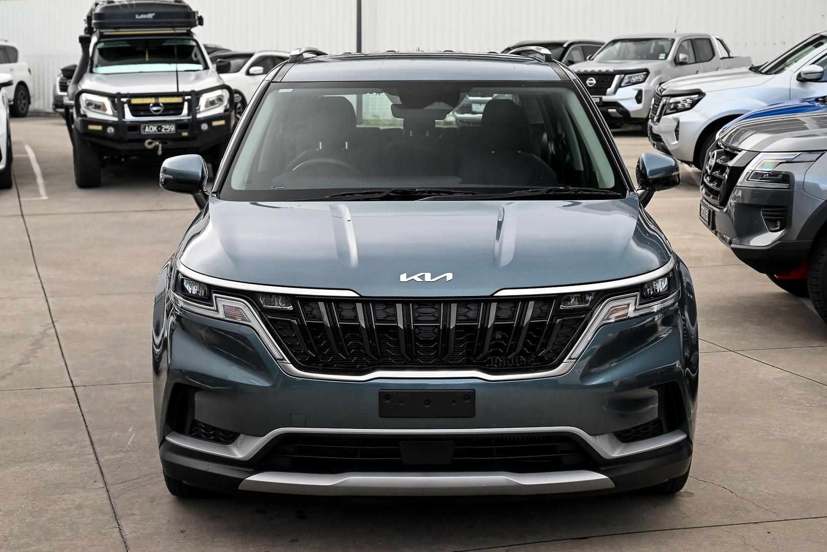 Kia Carnival image 2